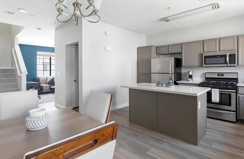 Rhodes Ranch Apartment | Landing | Stylish 2BD, Gym, Clubhouse