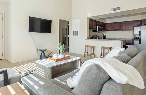 Broken Arrow Apartment | Landing | Stylish 2BD, Gym, Pool