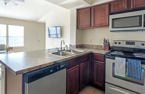 Broken Arrow Apartment | Landing | Stylish 2BD, Gym, Pool