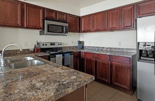 Broken Arrow Apartment | Landing | Stylish 2BD, Gym, Pool