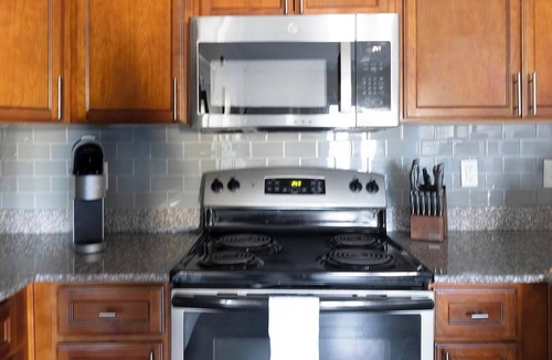 Hillsborough Apartment | Landing | Stylish 2BD, Gym, Clubhouse