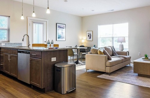 Cartersburg Apartment | Landing | Stylish 2BD, Courtyard, Gym