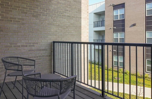 Cartersburg Apartment | Landing | Stylish 2BD, Courtyard, Gym