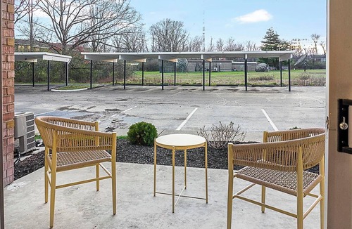 Indianapolis Apartment | Landing | Stylish 2BD, Pool, Courtyard