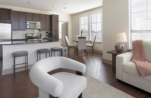 Klein Apartment | Landing | Stylish 2BD, Clubhouse, Gym
