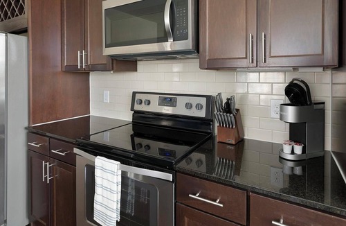 Klein Apartment | Landing | Stylish 2BD, Clubhouse, Gym