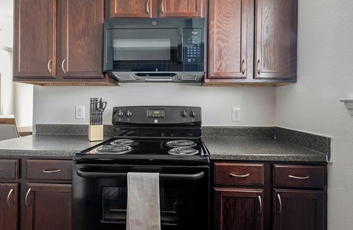 Northeast Houston Apartment | Landing | Stylish 2BD, Clubhouse, Game Room