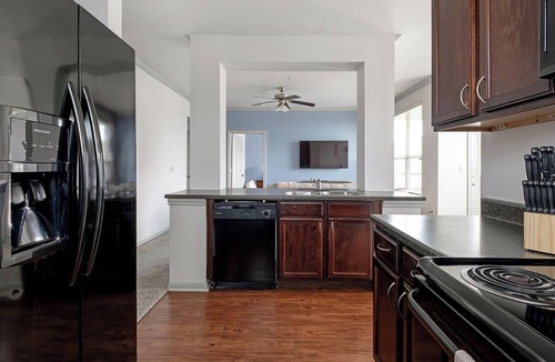 Northeast Houston Apartment | Landing | Stylish 2BD, Clubhouse, Game Room