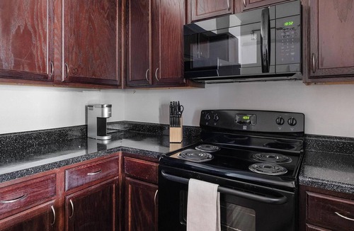 Northeast Houston Apartment | Landing | Stylish 2BD, Clubhouse, Game Room