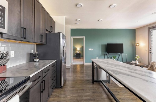 Denton Apartment | Landing | Stylish 2BD, Clubhouse, Gym