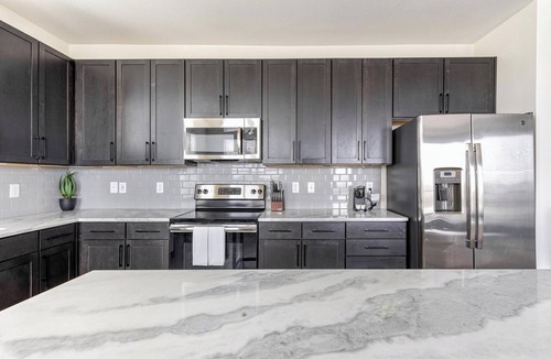 Denton Apartment | Landing | Stylish 2BD, Clubhouse, Gym