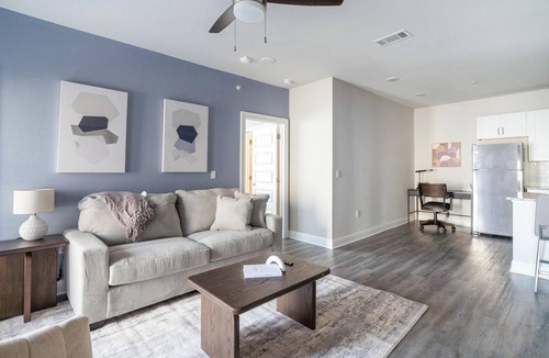 Harvey Apartment | Landing | Stylish 2BD, Clubhouse, Gym