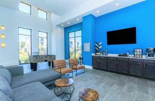 Harvey Apartment | Landing | Stylish 2BD, Clubhouse, Gym