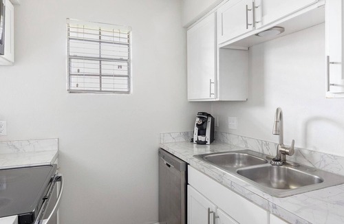 Denton Apartment | Landing | Stylish 2BD, Courtyard, Gym