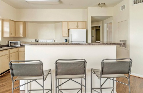 Southbelt/Ellington Apartment | Landing | Stylish 2BD, Game Room, Gym