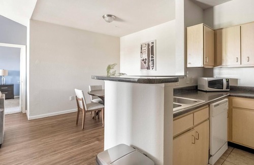 Southbelt/Ellington Apartment | Landing | Stylish 2BD, Game Room, Gym