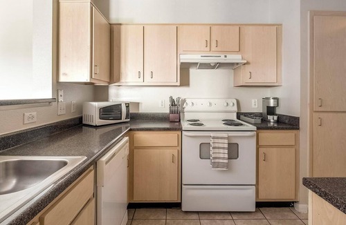 Southbelt/Ellington Apartment | Landing | Stylish 2BD, Game Room, Gym