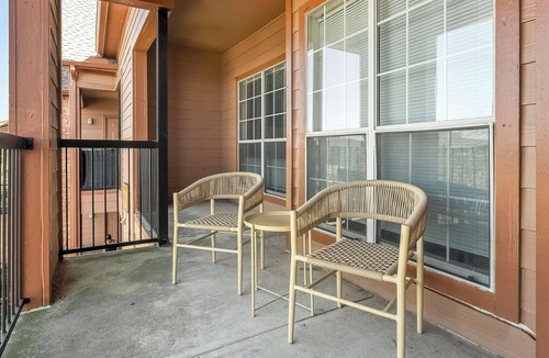 Southbelt/Ellington Apartment | Landing | Stylish 2BD, Game Room, Gym