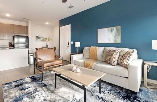 Lockhart Apartment | Landing | Stylish 2BD, Gym, Pool