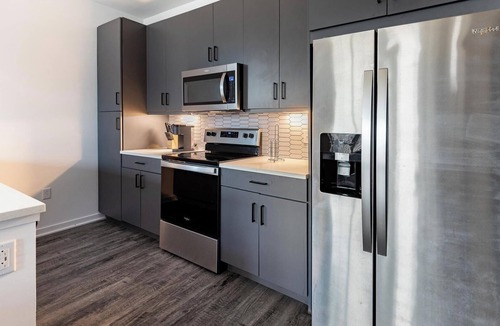 Coraopolis Apartment | Landing | Stylish 2BD, Gym, Courtyard