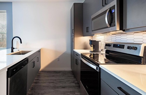 Coraopolis Apartment | Landing | Stylish 2BD, Gym, Courtyard