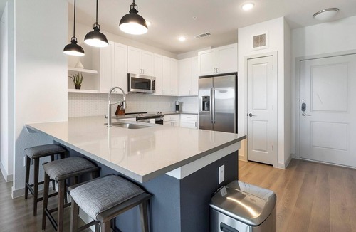 Lower Basin Lake Travis Apartment | Landing | Stylish 2BD, Gym, Pool