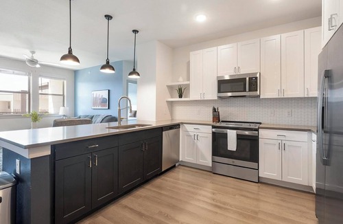 Lower Basin Lake Travis Apartment | Landing | Stylish 2BD, Gym, Pool