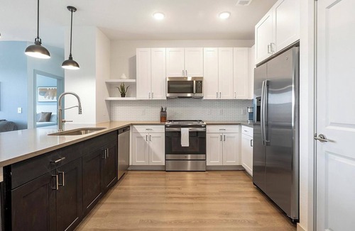 Lower Basin Lake Travis Apartment | Landing | Stylish 2BD, Gym, Pool