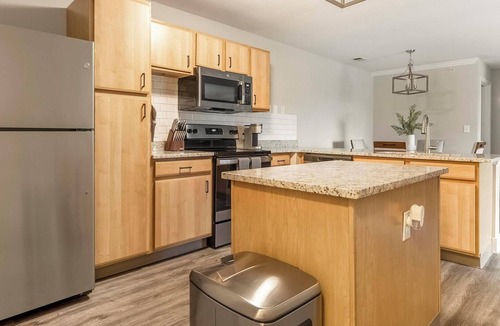 Eureka Apartment | Landing | Stylish 2BD, Gym, Clubhouse