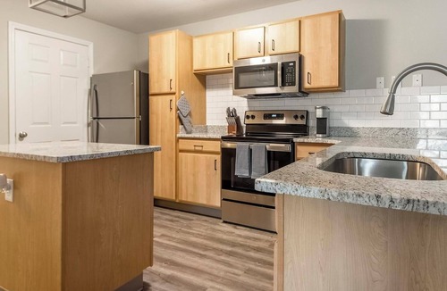 Eureka Apartment | Landing | Stylish 2BD, Gym, Clubhouse