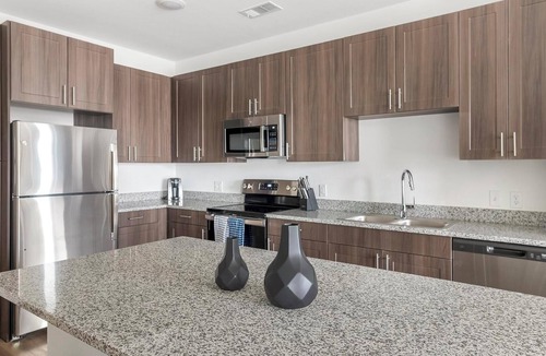 Garland Apartment | Landing | Stylish 2BD, Gym, Clubhouse