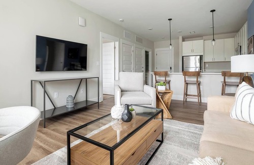Hickory Apartment | Landing | Stylish 2BD, Gym, Yoga Studio