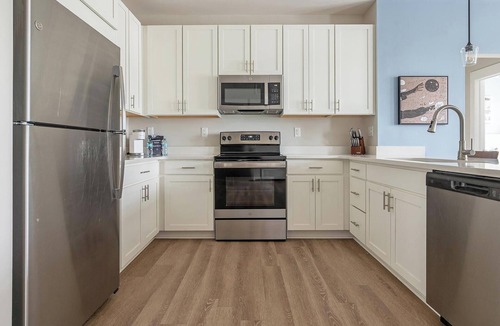 Hickory Apartment | Landing | Stylish 2BD, Gym, Yoga Studio