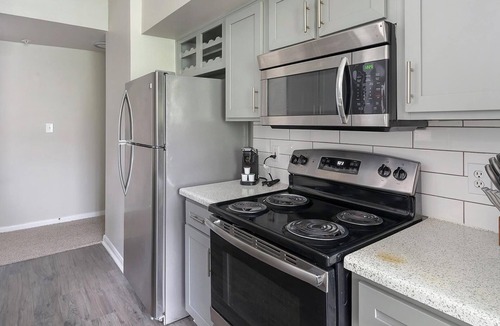 Briarforest Apartment | Landing | Stylish 2BD, Gym, Pool