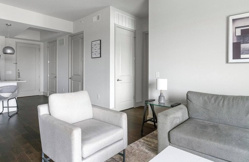 Houston Apartment | Landing | Stylish 2BD, Gym, Pool