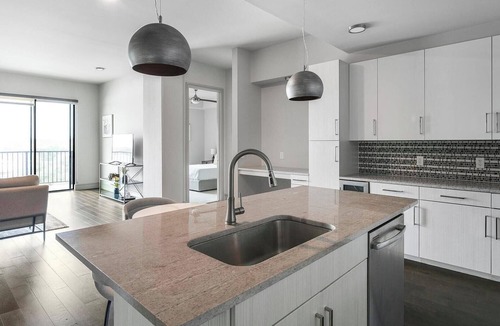 Houston Apartment | Landing | Stylish 2BD, Gym, Pool