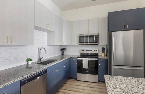 Addicks Apartment | Landing | Stylish 2BD, Gym, Yoga Studio