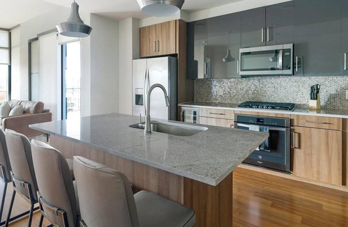 Houston Apartment | Landing | Stylish 2BD, Gym, Tennis Court