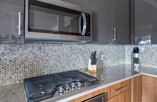 Houston Apartment | Landing | Stylish 2BD, Gym, Tennis Court