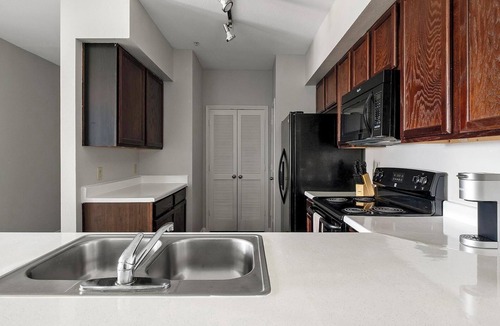 Atascocita Apartment | Landing | Stylish 2BD, Gym, Clubhouse