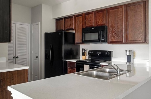Atascocita Apartment | Landing | Stylish 2BD, Gym, Clubhouse