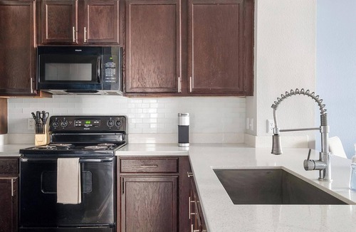 Atascocita Apartment | Landing | Stylish 2BD, Gym, Clubhouse