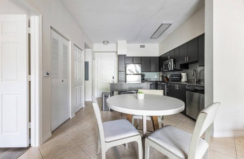 Miramar Apartment | Landing | Stylish 2BD, Gym, Clubhouse