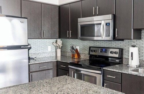 Miramar Apartment | Landing | Stylish 2BD, Gym, Clubhouse
