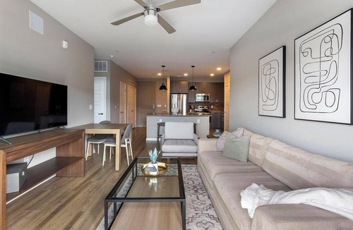 Warehouse District Apartment | Landing | Stylish 2BD, Gym, Clubhouse