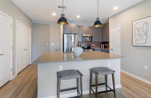 Warehouse District Apartment | Landing | Stylish 2BD, Gym, Clubhouse