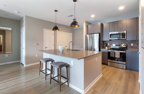 Warehouse District Apartment | Landing | Stylish 2BD, Gym, Clubhouse