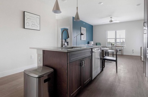 Seguin Apartment | Landing | Stylish 2BD, Gym, Pool
