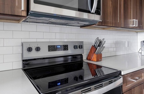 Seguin Apartment | Landing | Stylish 2BD, Gym, Pool