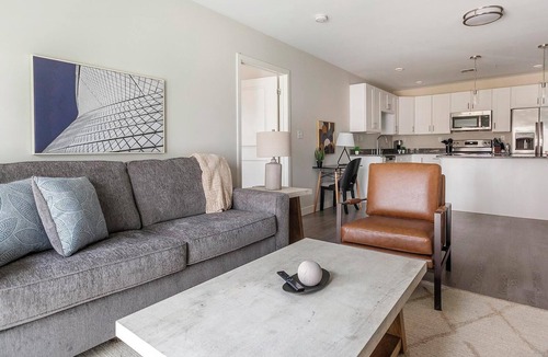 Vernon Apartment | Landing | Stylish 2BD, Gym, Game Room